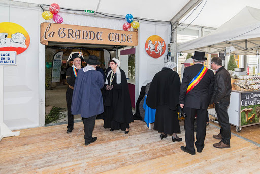 Salon des vins et terroirs  Thouars - Confrrie de la Canette 